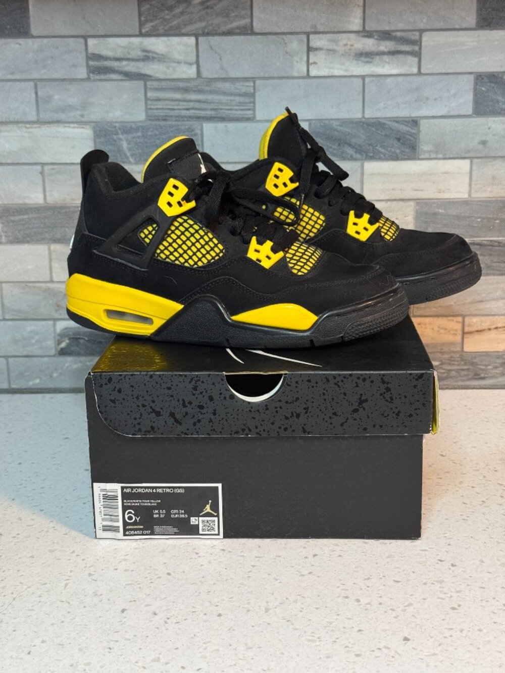 Nike Boys' Air Jordan 4 Retro Thunder (GS) - Size 6Y